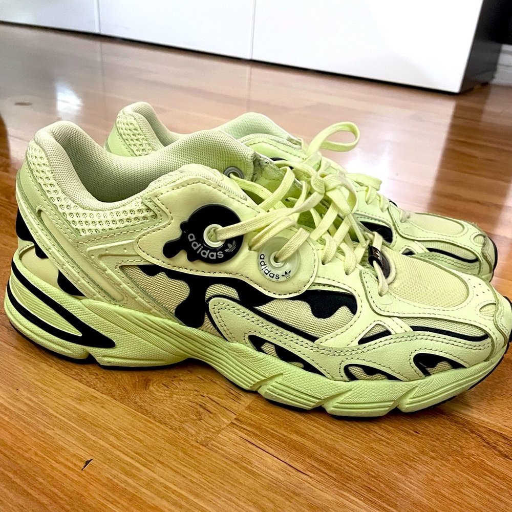 Adidas Sneakers